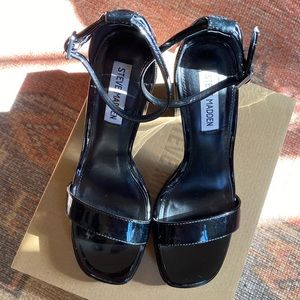 Steve Madden Posie faux patent platform sandals
